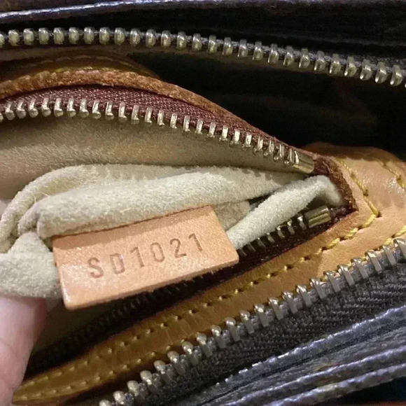 Authentic Louis Vuitton Looping MM Monogram Shoulder Bag - Picture 12 of 14